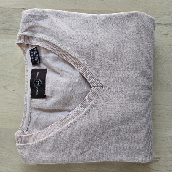 Black Brown 1826 V-Neck Sweater - Soft Pink - Picture 14 of 14